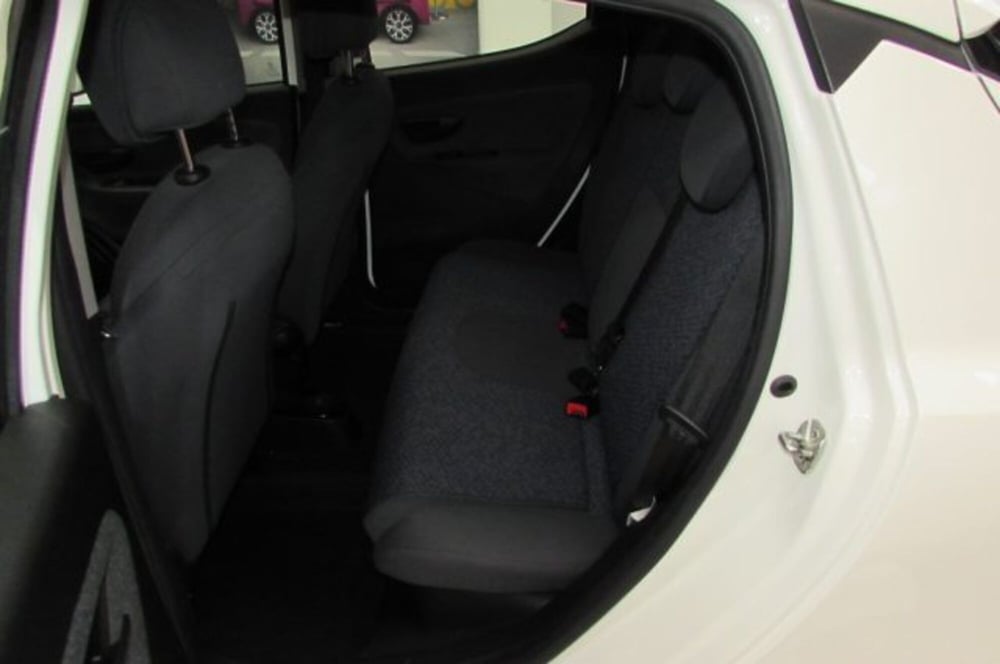 Lancia Ypsilon usata a Milano (12)