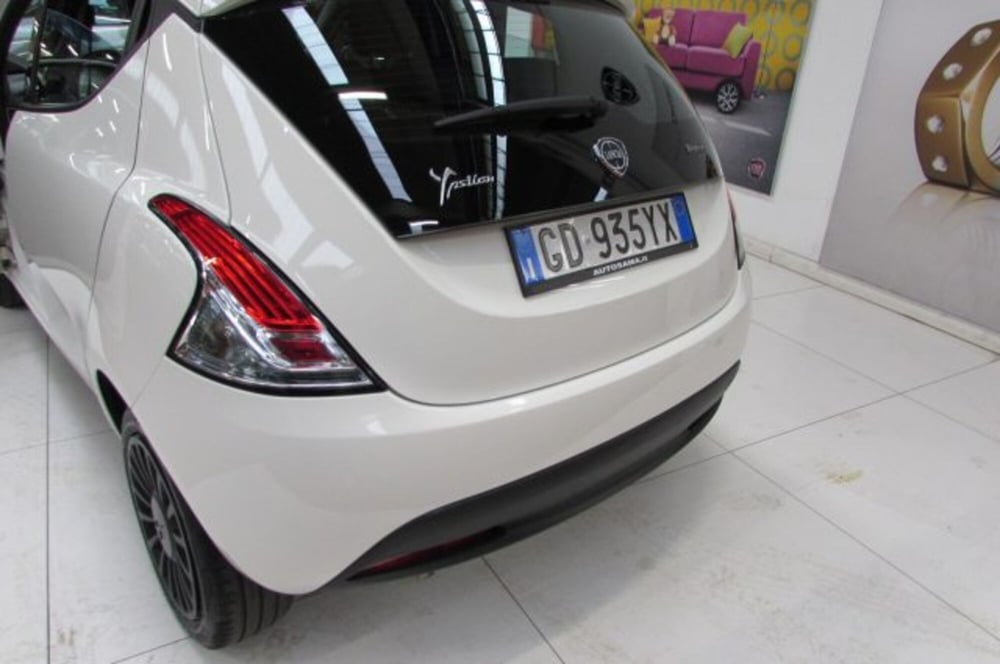 Lancia Ypsilon usata a Milano (14)