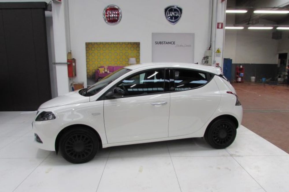 Lancia Ypsilon usata a Milano (4)