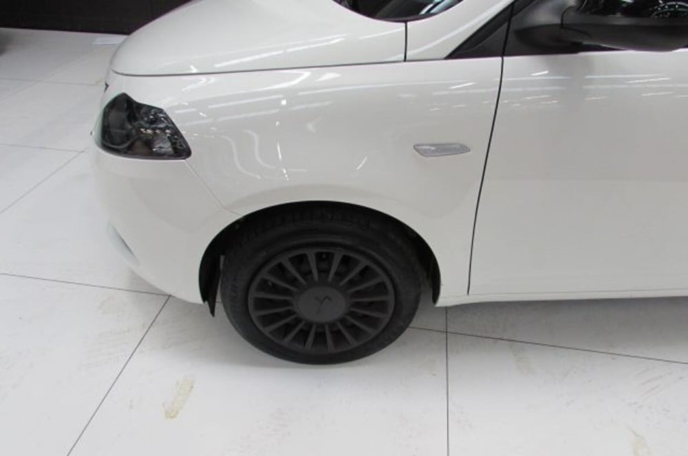 Lancia Ypsilon usata a Milano (5)