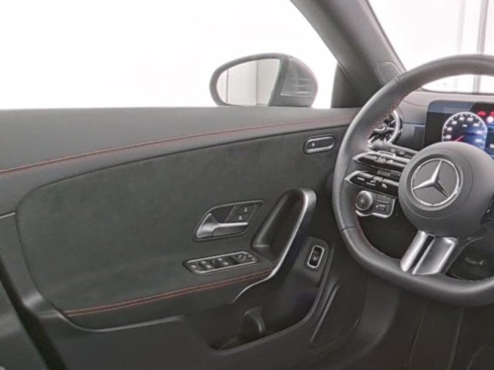 Mercedes-Benz CLA Shooting Brake usata a Milano (3)