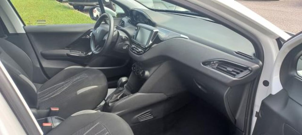 Peugeot 208 usata a Udine (6)