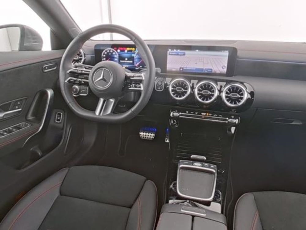 Mercedes-Benz CLA Shooting Brake usata a Milano (5)