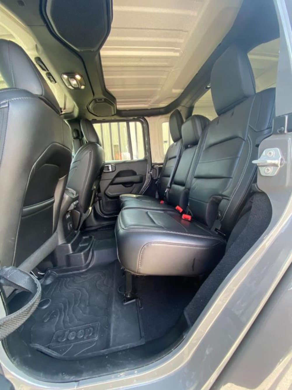 Jeep Wrangler Unlimited usata a Firenze (12)