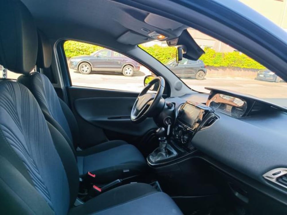 Lancia Ypsilon usata a Pisa (11)
