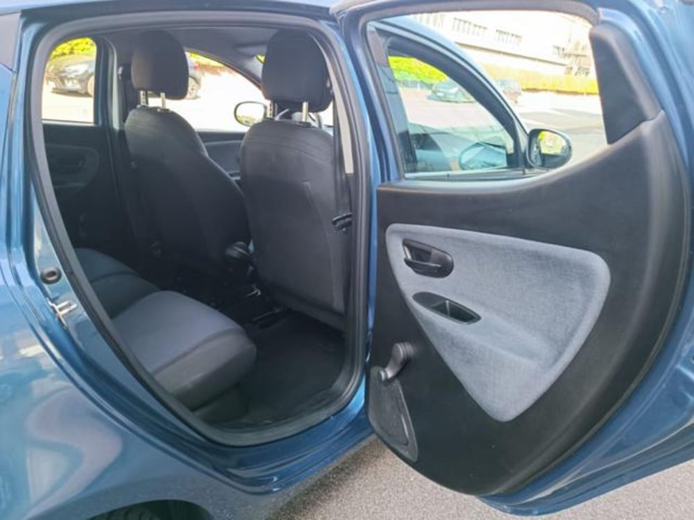 Lancia Ypsilon usata a Pisa (12)