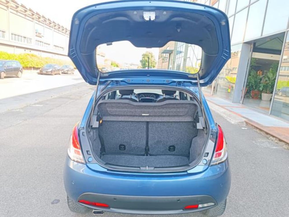 Lancia Ypsilon usata a Pisa (14)