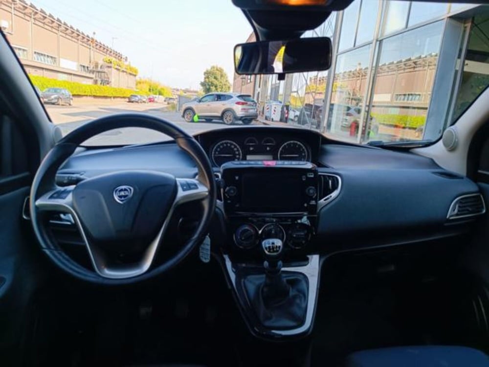 Lancia Ypsilon usata a Pisa (15)