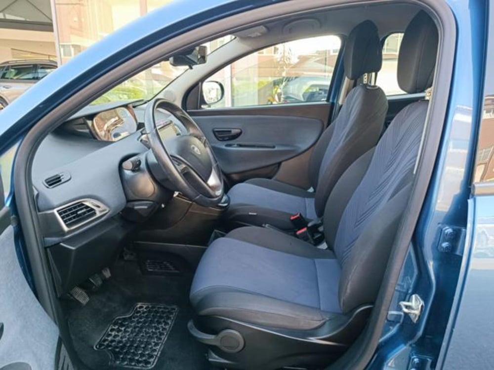 Lancia Ypsilon usata a Pisa (19)