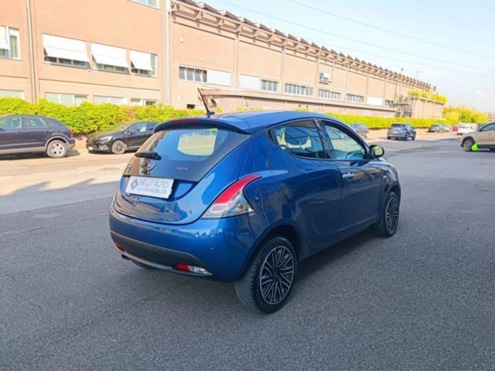 Lancia Ypsilon usata a Pisa (8)