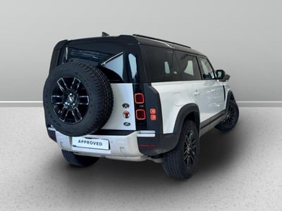 Land Rover Defender 110 3.0d i6 mhev X-Dynamic SE awd 200cv auto del 2022 usata a Varese