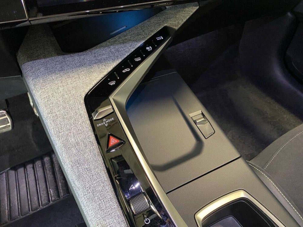 Peugeot 5008 nuova a Torino (11)