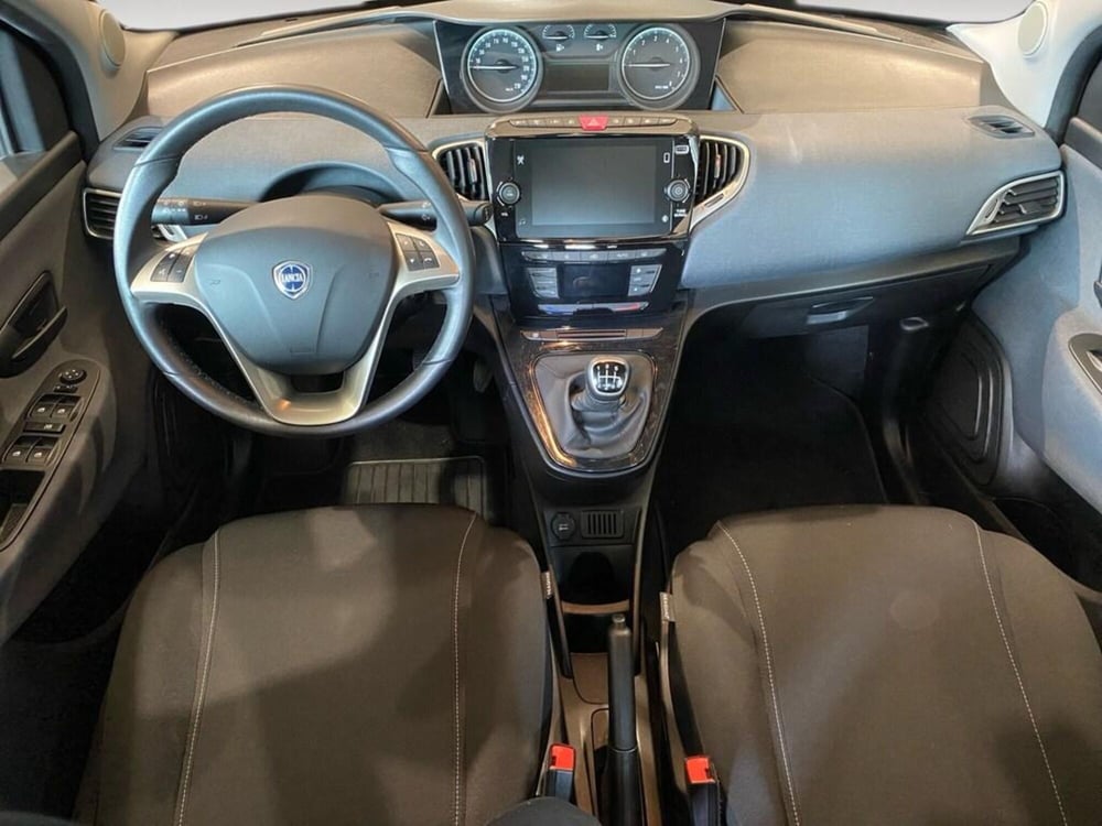 Lancia Ypsilon usata a Torino (6)
