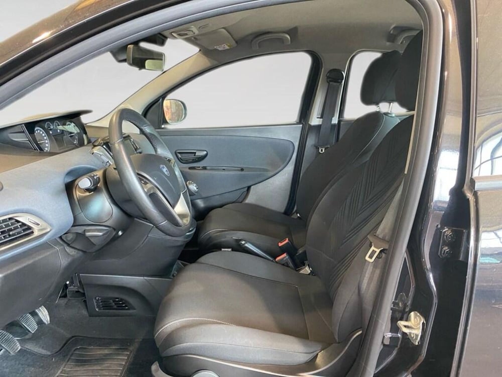 Lancia Ypsilon usata a Torino (7)