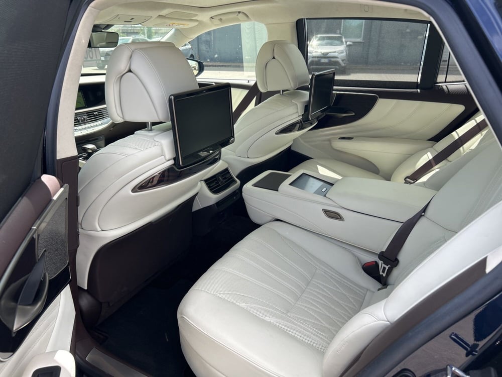 Lexus LS usata a Piacenza (10)
