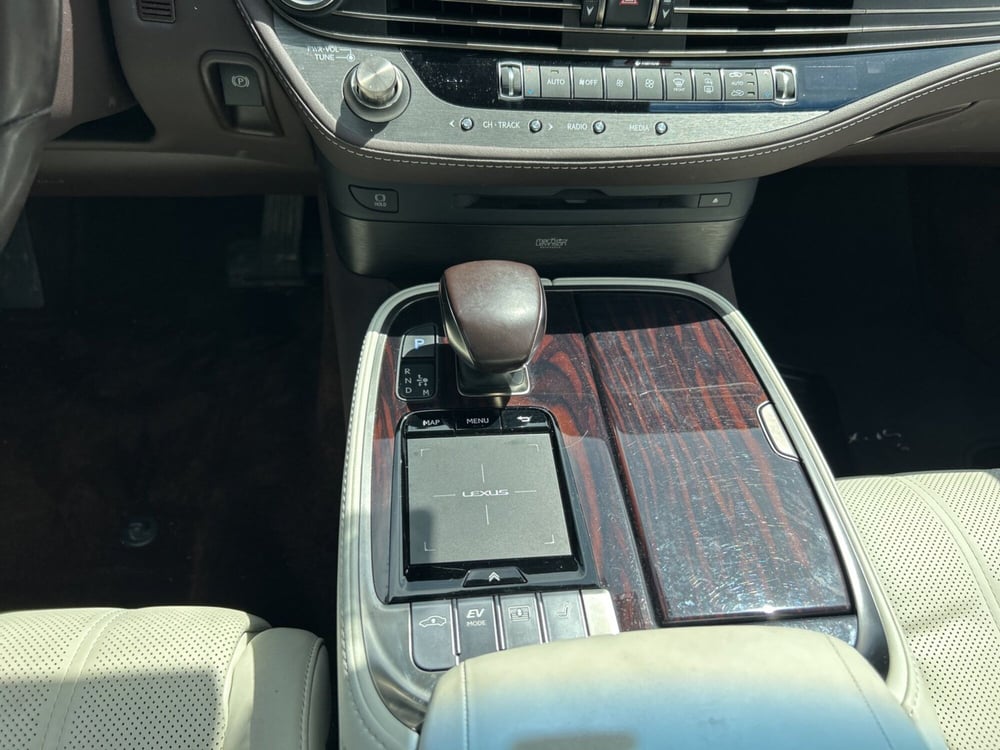 Lexus LS usata a Piacenza (11)