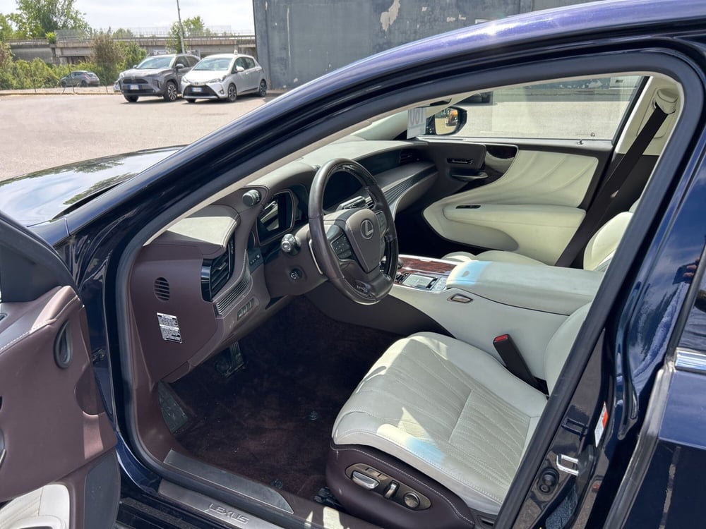 Lexus LS usata a Piacenza (9)
