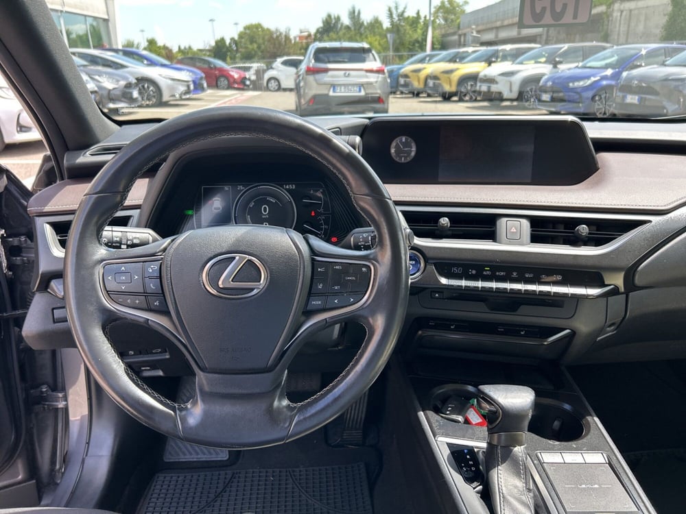 Lexus UX usata a Piacenza (12)