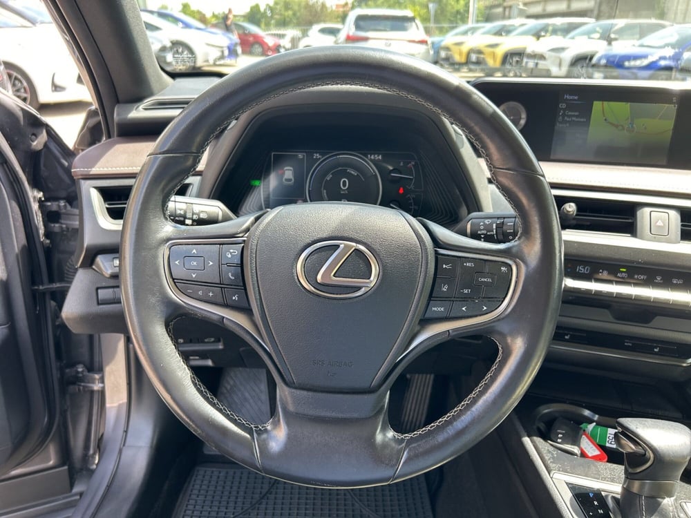 Lexus UX usata a Piacenza (13)