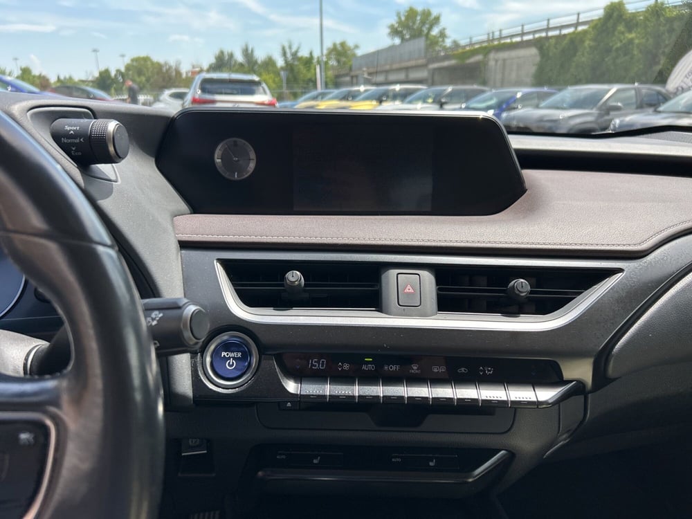 Lexus UX usata a Piacenza (15)
