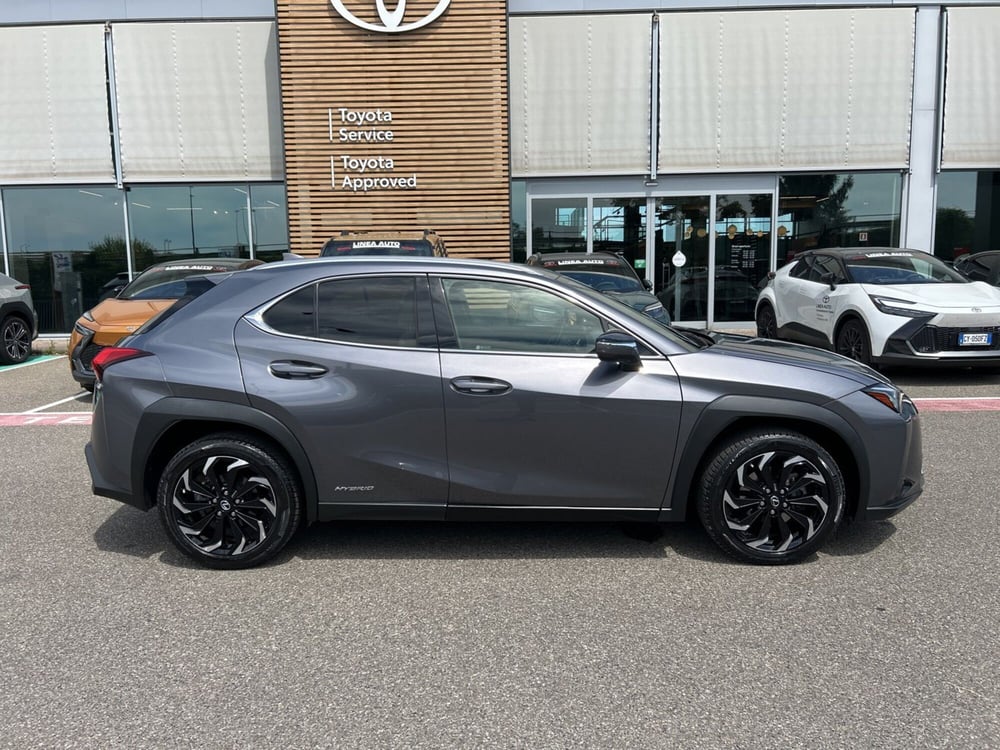 Lexus UX usata a Piacenza (7)
