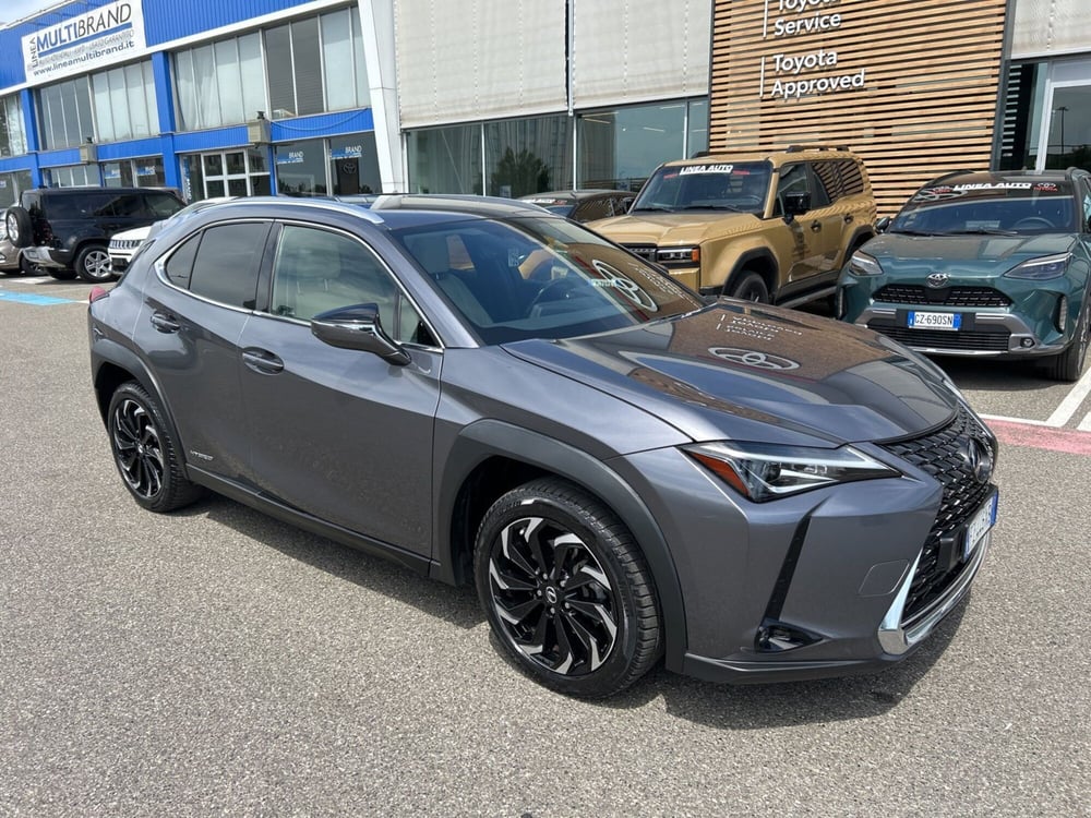 Lexus UX usata a Piacenza (8)