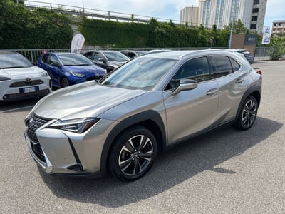 Lexus UX Hybrid 4WD Executive del 2019 usata a Piacenza