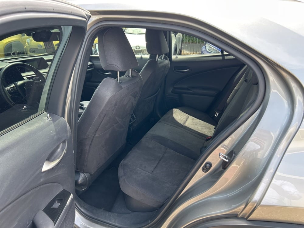 Lexus UX usata a Piacenza (10)