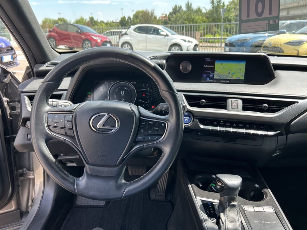 Lexus UX usata a Piacenza (11)