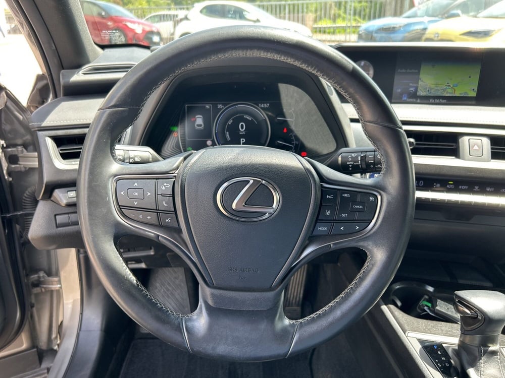 Lexus UX usata a Piacenza (12)