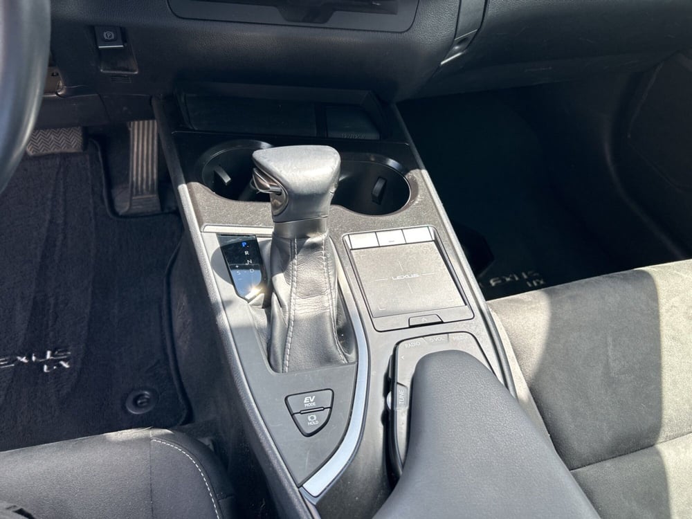 Lexus UX usata a Piacenza (13)