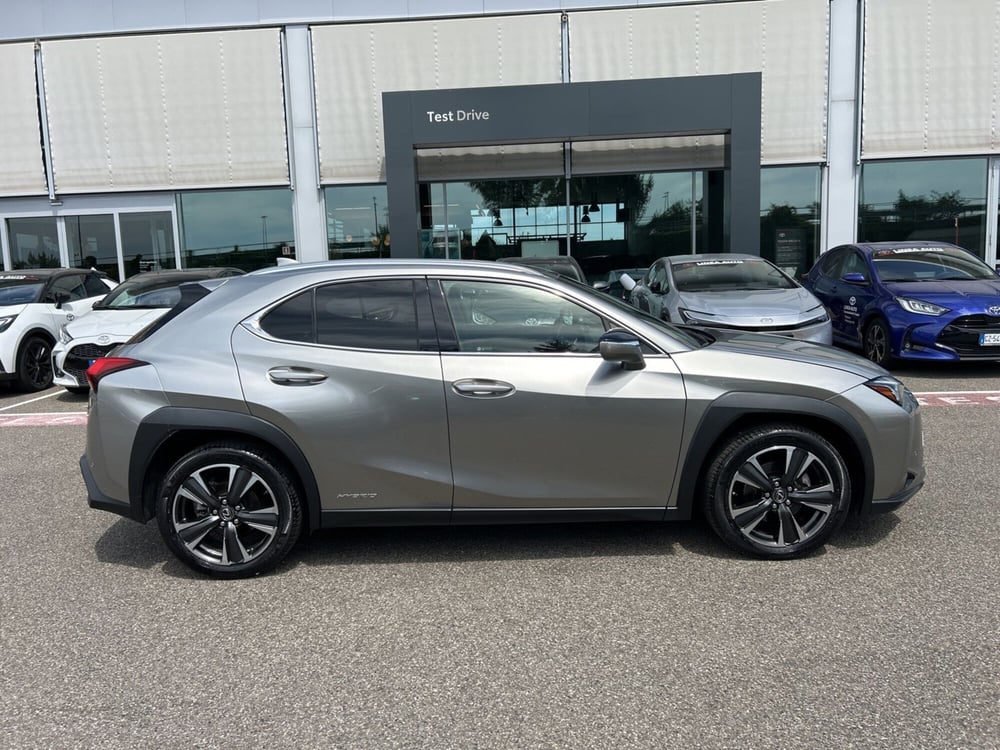 Lexus UX usata a Piacenza (7)