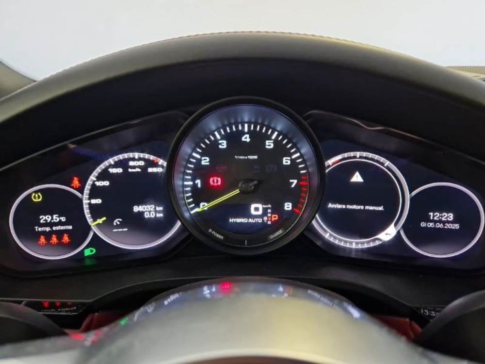 Porsche Cayenne usata a Salerno (10)