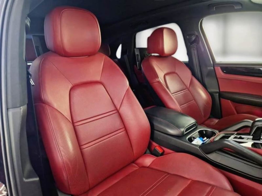 Porsche Cayenne usata a Salerno (12)