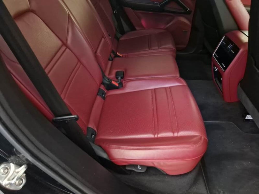 Porsche Cayenne usata a Salerno (16)