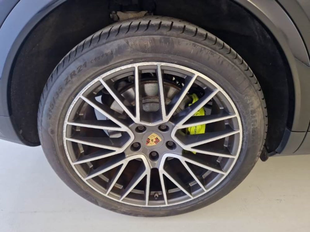 Porsche Cayenne usata a Salerno (18)