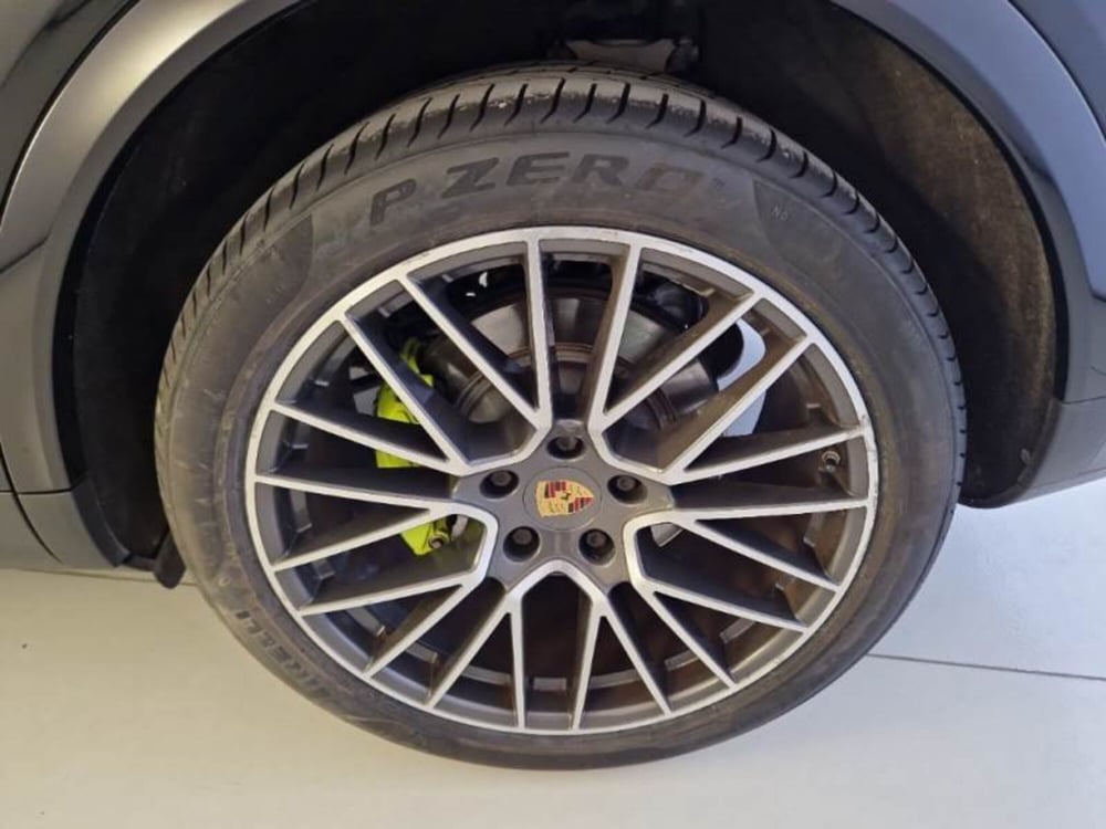 Porsche Cayenne usata a Salerno (19)