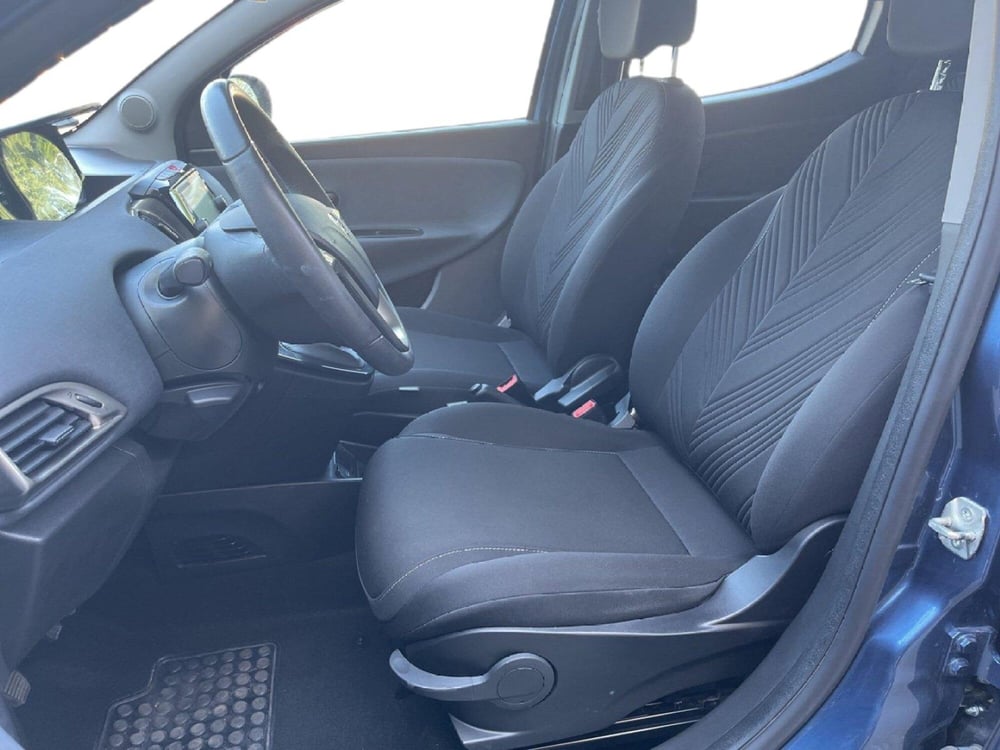 Lancia Ypsilon usata a Torino (10)