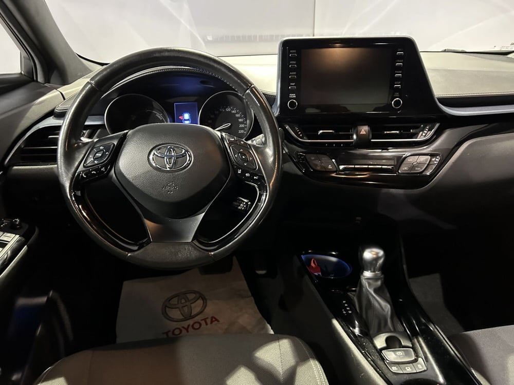 Toyota Toyota C-HR usata a Milano (10)