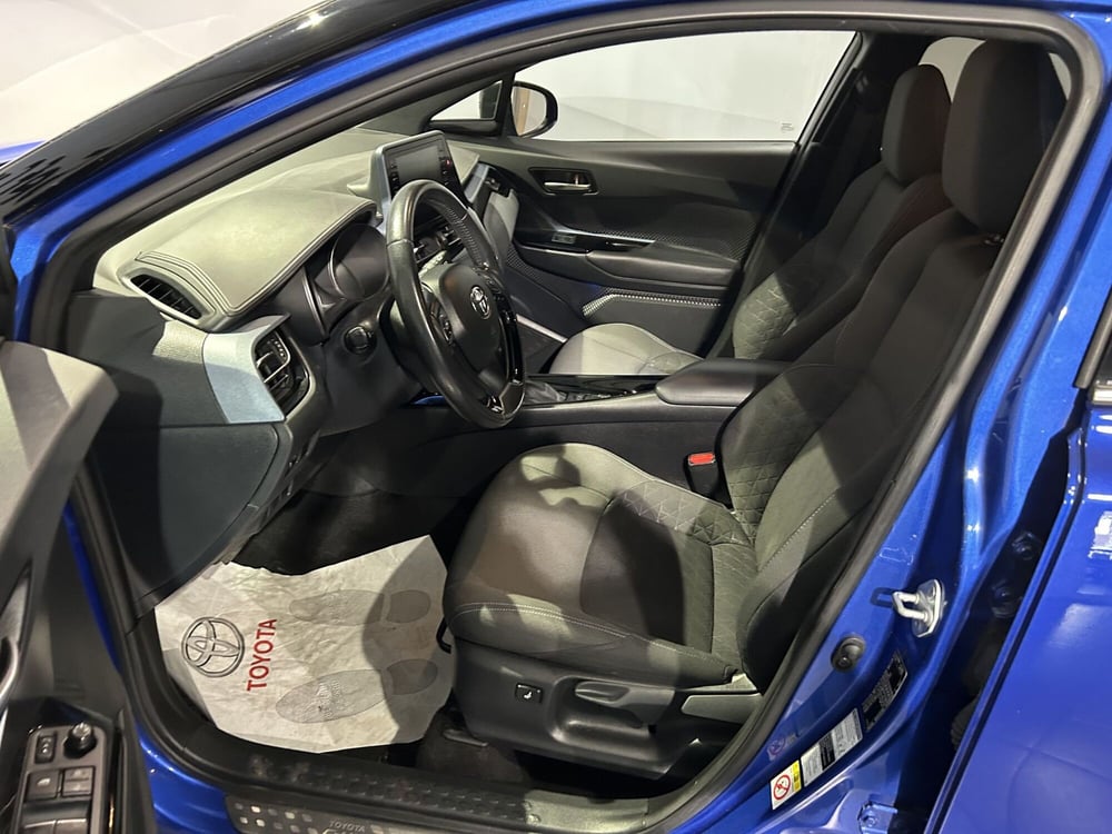 Toyota Toyota C-HR usata a Milano (12)