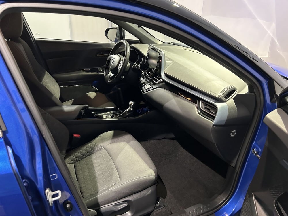 Toyota Toyota C-HR usata a Milano (6)
