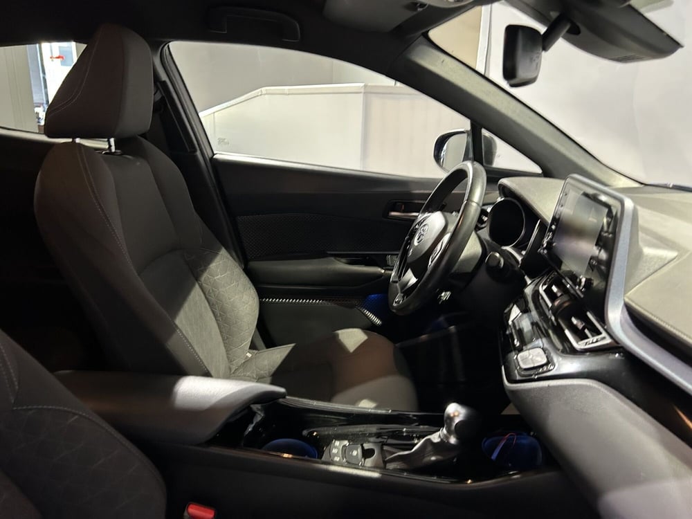 Toyota Toyota C-HR usata a Milano (7)