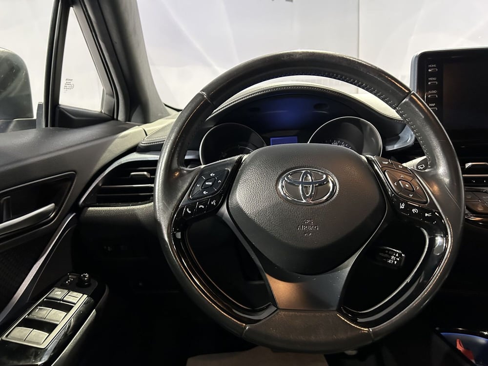 Toyota Toyota C-HR usata a Milano (9)