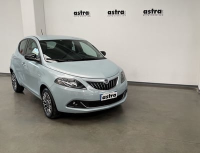 Lancia Ypsilon 1.0 FireFly 5 porte S&amp;S Hybrid Silver Plus del 2023 usata a Arona