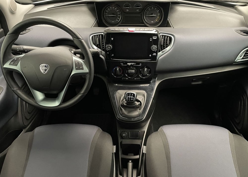 Lancia Ypsilon usata a Novara (10)