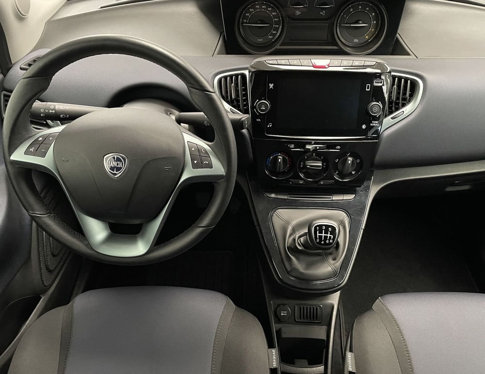 Lancia Ypsilon usata a Novara (11)