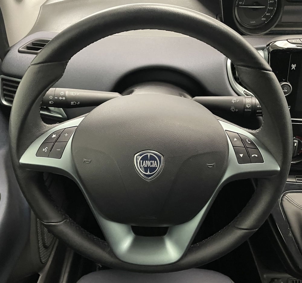 Lancia Ypsilon usata a Novara (14)