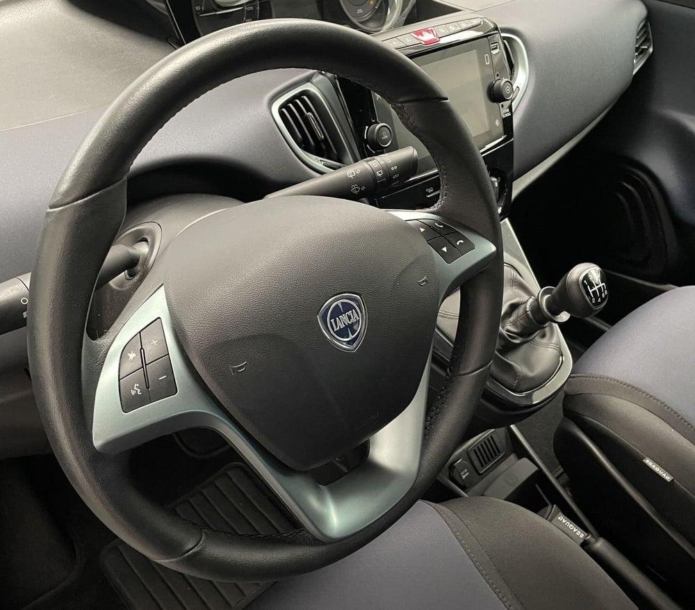 Lancia Ypsilon usata a Novara (16)