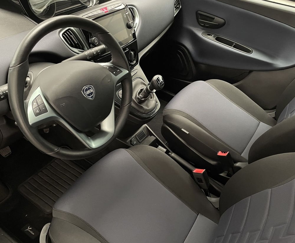 Lancia Ypsilon usata a Novara (7)