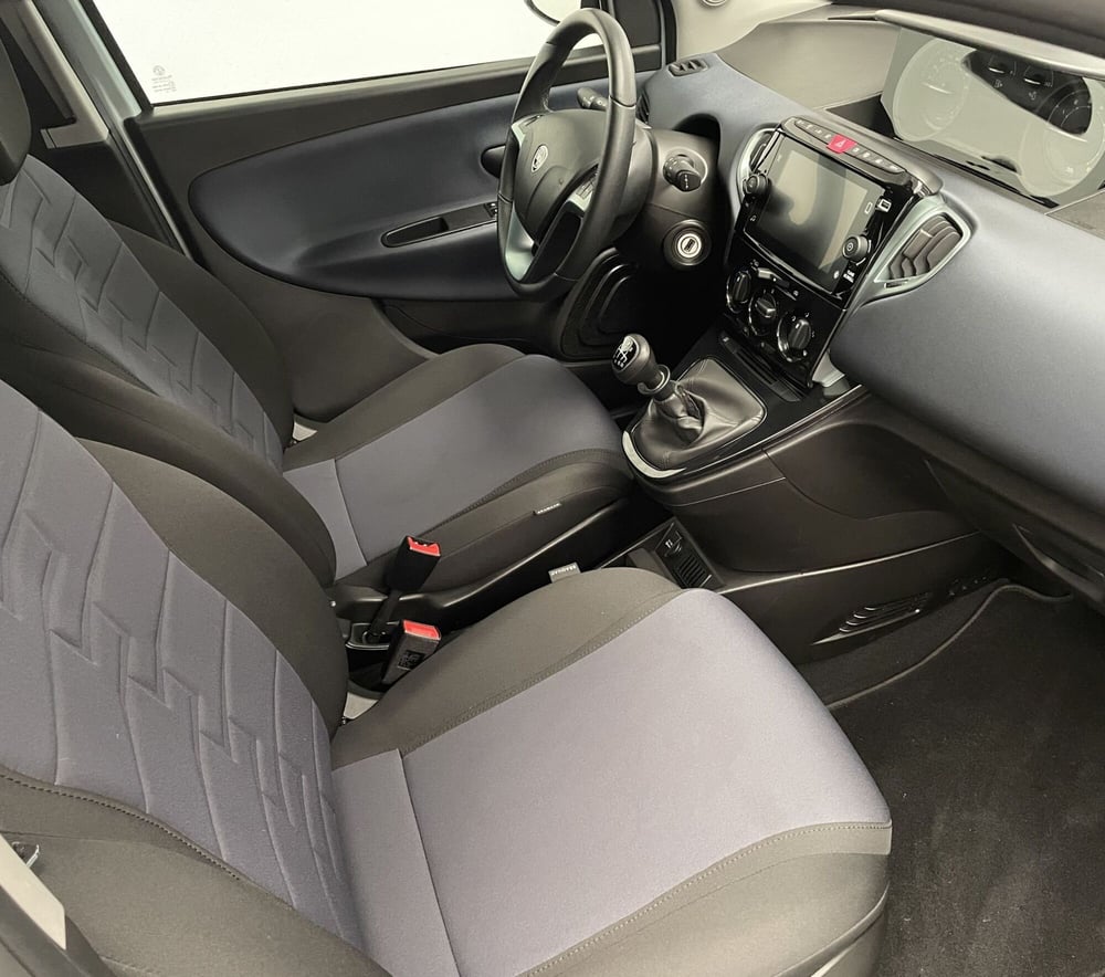 Lancia Ypsilon usata a Novara (8)